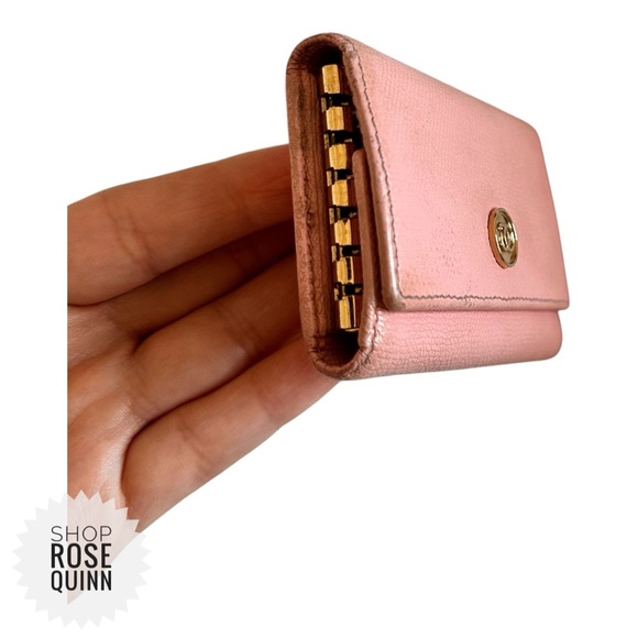 CHANEL | Coco Button Key Holder - Picture 4 of 7